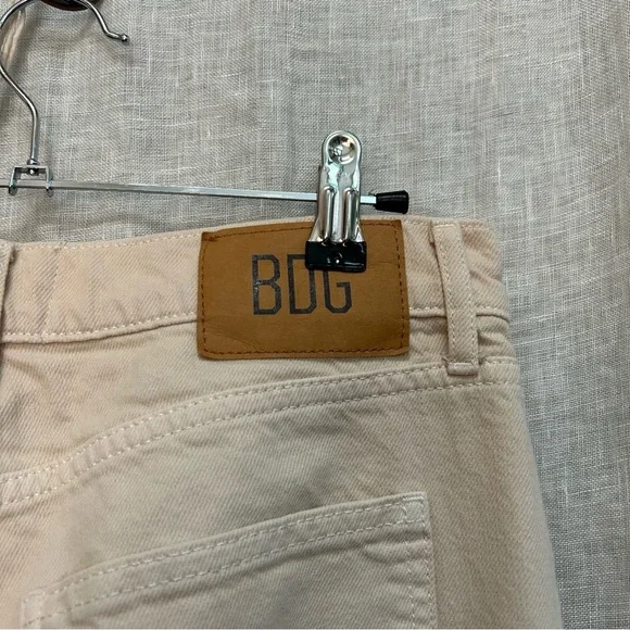 BDG High-Waisted Cowboy Jean in Cream at Urban Outfitters
BDG size 27 - Picture 4 of 16